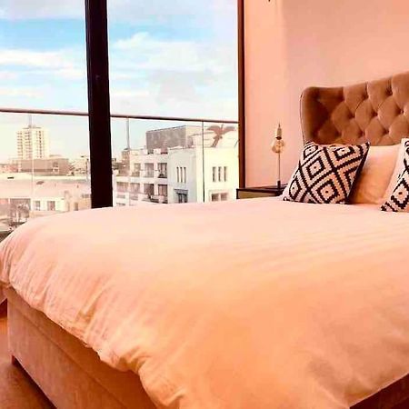 Large 3 Bed 3 Bathrooms Penthouse With Terrace And City Views In Лондон Екстериор снимка