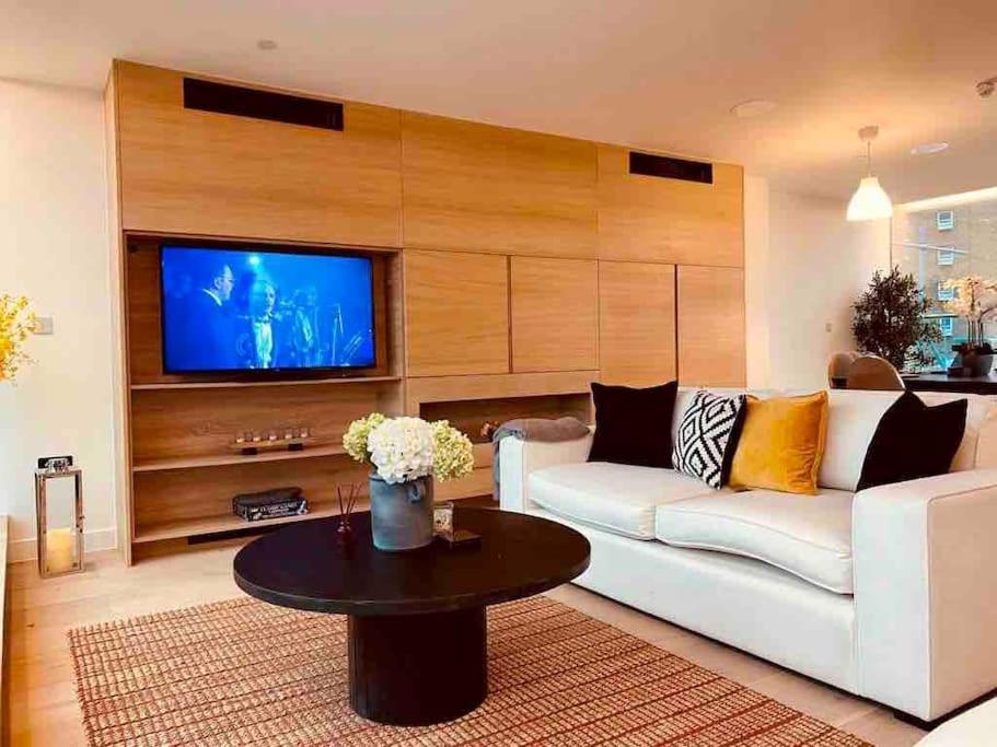 Large 3 Bed 3 Bathrooms Penthouse With Terrace And City Views In Лондон Екстериор снимка