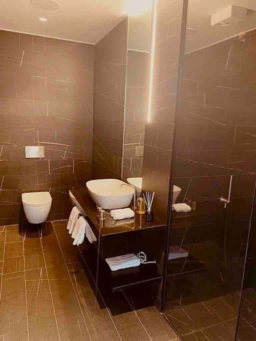 Large 3 Bed 3 Bathrooms Penthouse With Terrace And City Views In Лондон Екстериор снимка