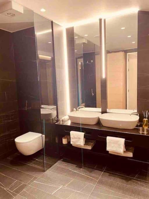 Large 3 Bed 3 Bathrooms Penthouse With Terrace And City Views In Лондон Екстериор снимка